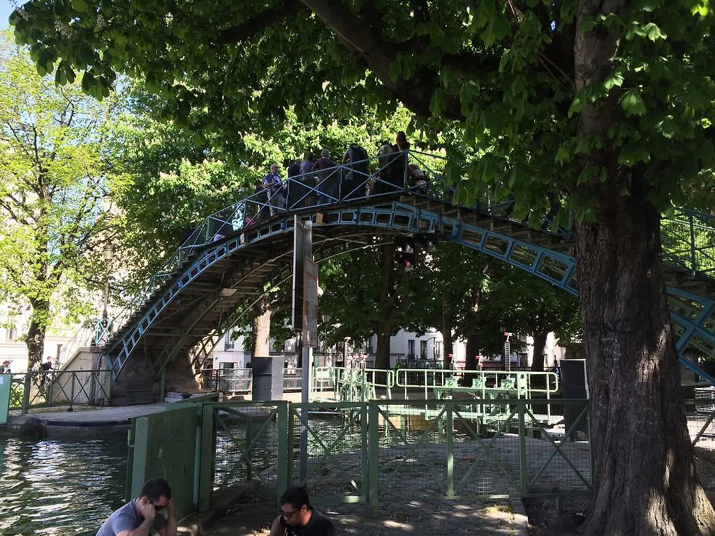 Canal - Gare De L'est Paris